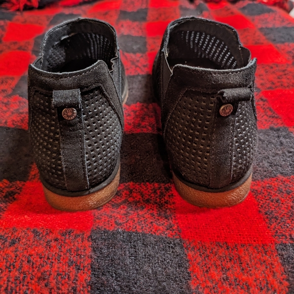 BearPaw Mesh Ankle Boots - Picture 2 of 6